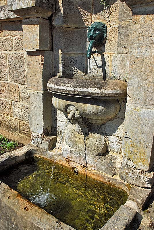 Fontaine à Noidant-le-Rocheux