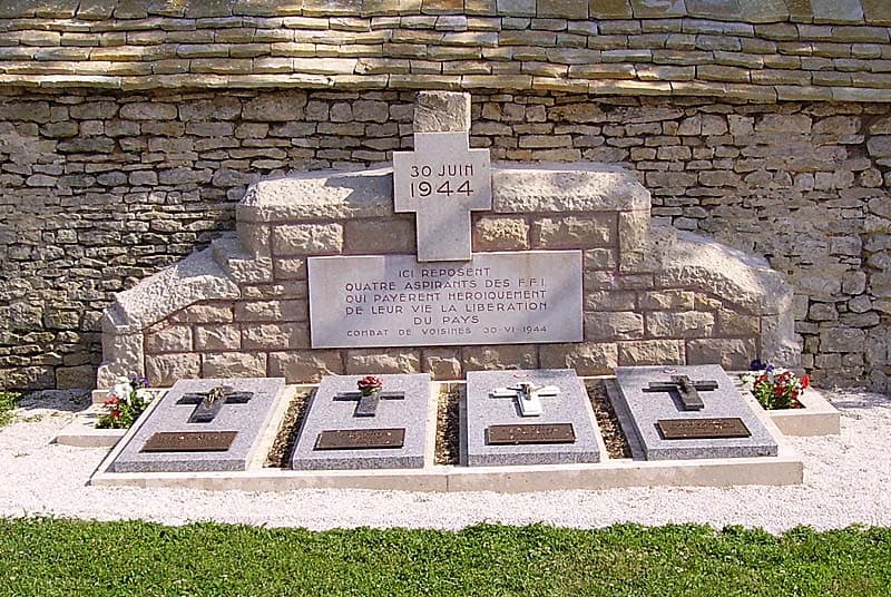 Tombes ffi à Voisines