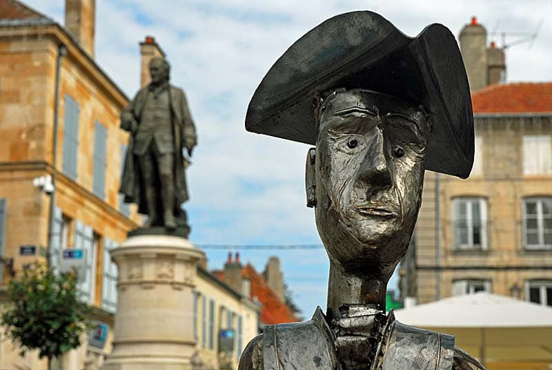 Neveu de Rameau de Diderot à Langres - banc à selfie