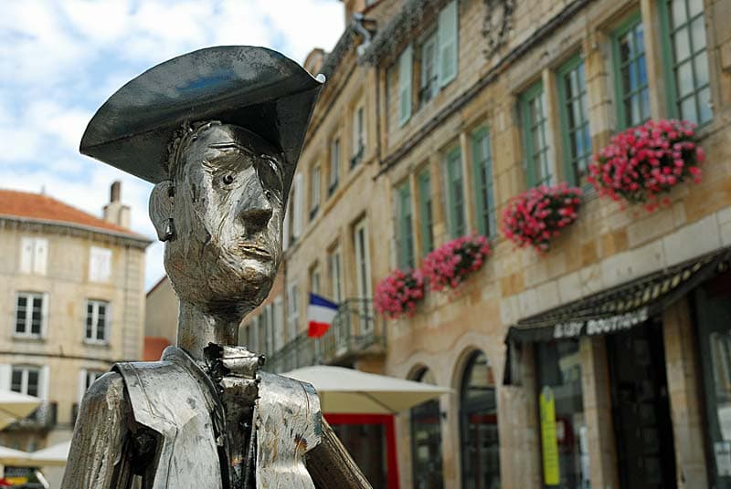 Neveu de Rameau de Diderot à Langres - banc à selfie