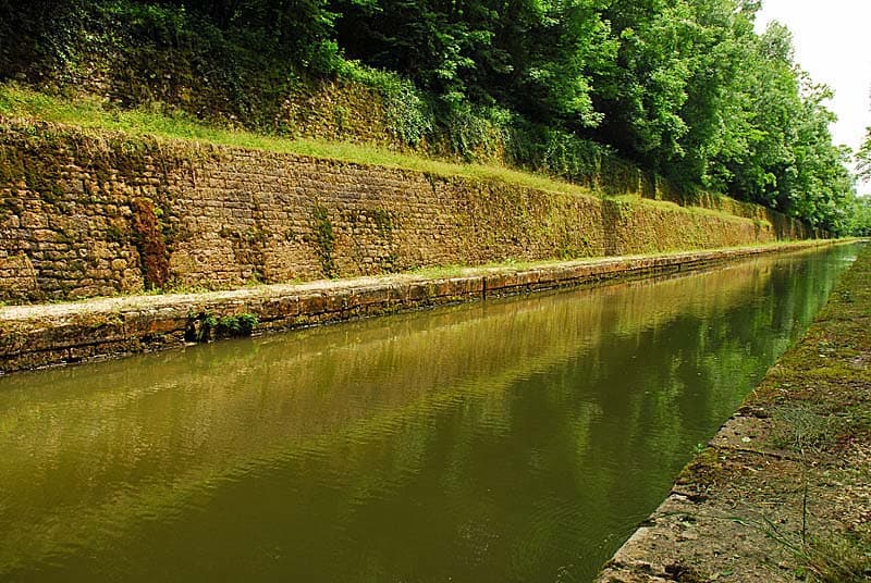 Tunnel du canal entre Champagne et Bourgogne à Noidant-Chatenoy
