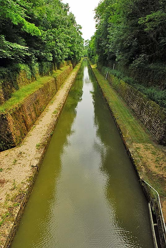 Tunnel du canal entre Champagne et Bourgogne à Noidant-Chatenoy