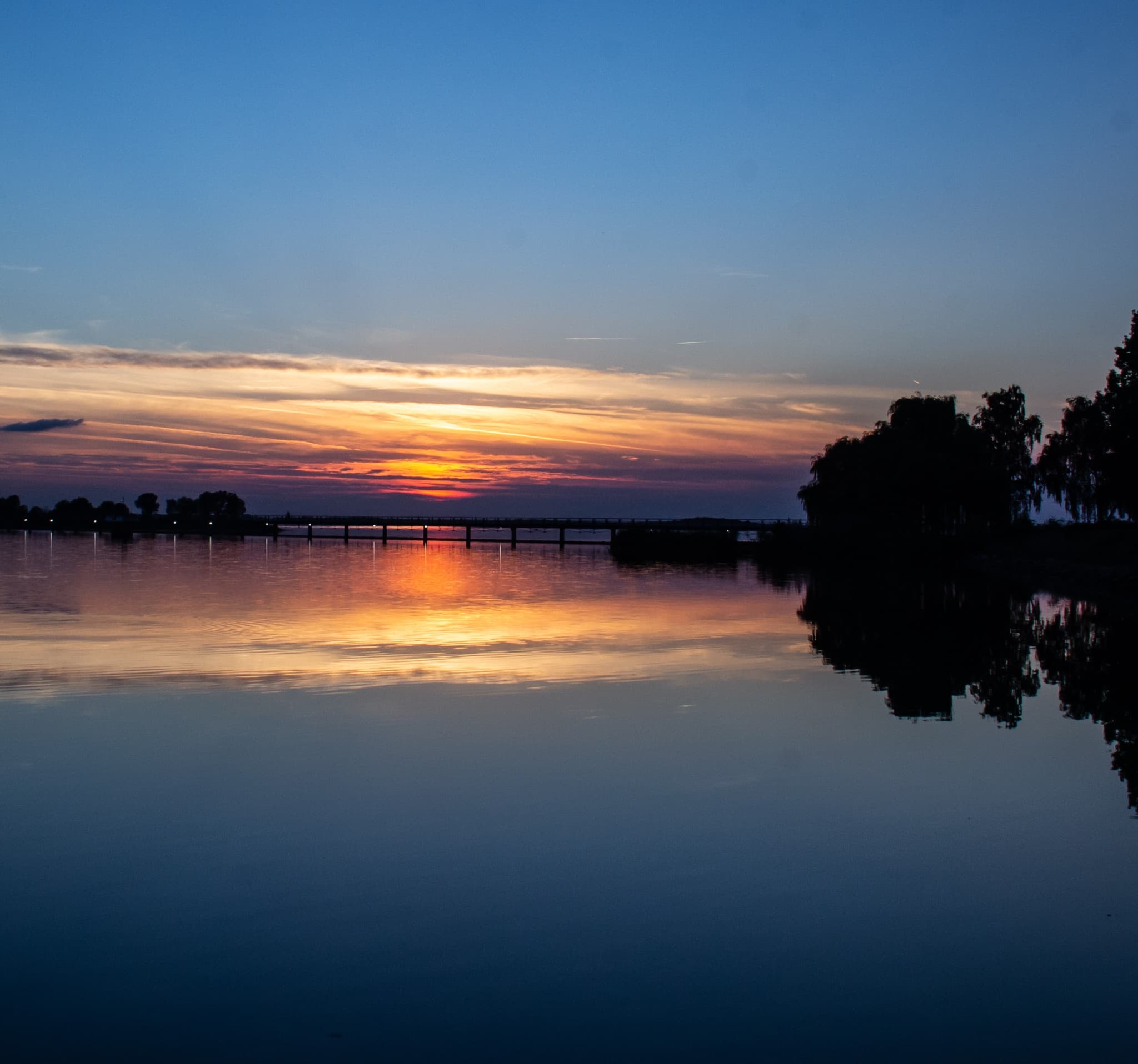 Couché du soleil sur le lac