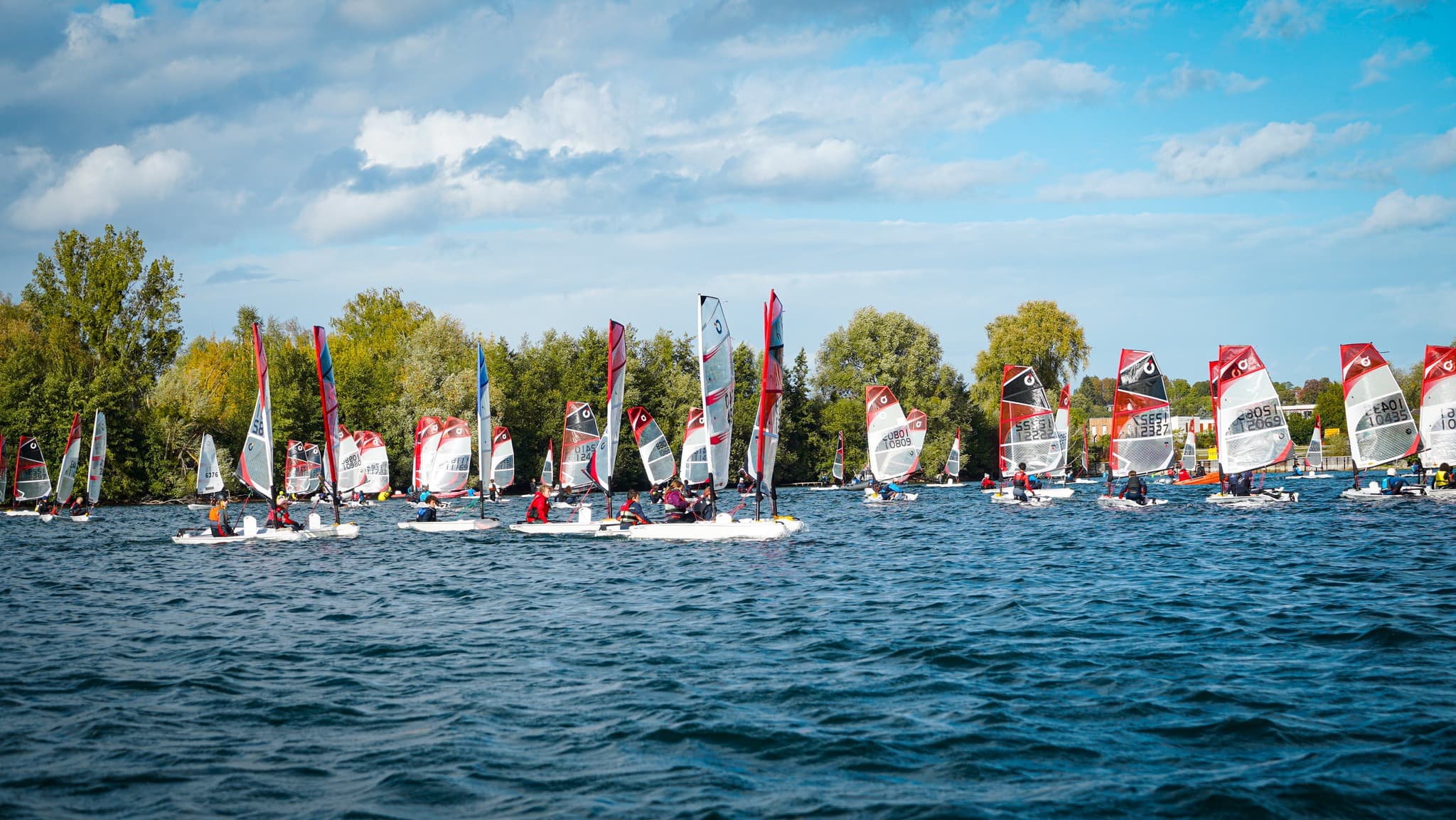 Cours de voile à la base nautique de Saint-Leu-d'Esserent