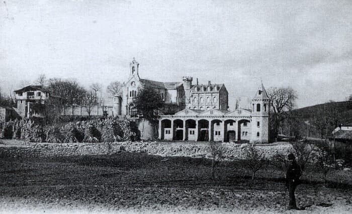 Visite du site de l'ancien monastère du Carol à Baulou