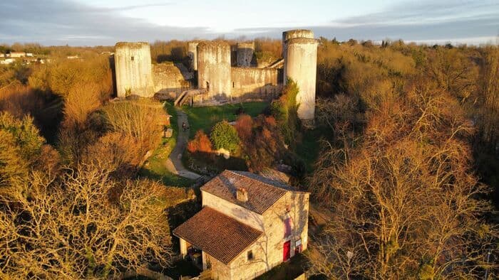 Visite gratuite d’une forteresse médiévale exceptionnelle