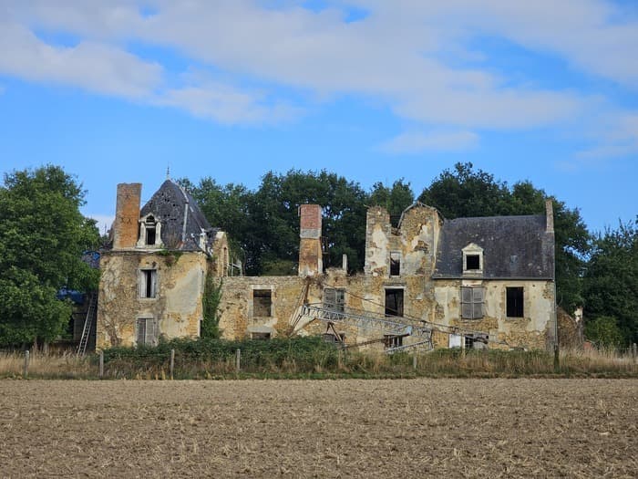 Les chantiers participatifs prolongent 2000 ans d'histoire au château de la Villaudray