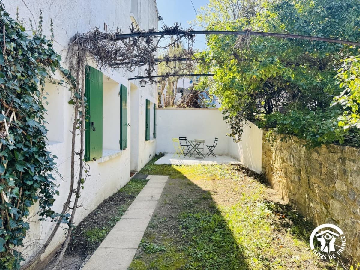 11G3645 - Mas Montluzia - L'Estiu_1