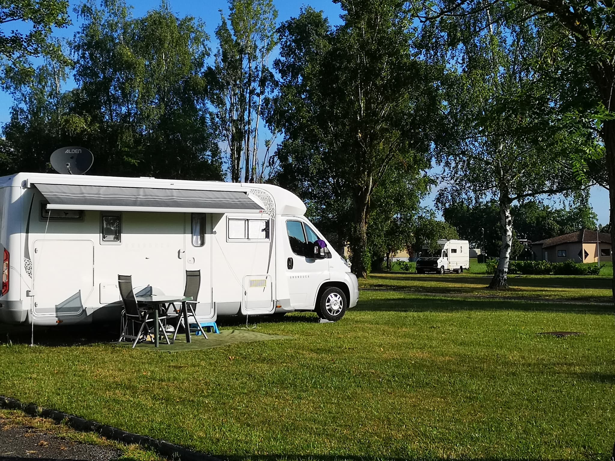 Camping Municipal le Lac - Emplacement Camping-car 2021 Boulogne sur Gesse.jpg