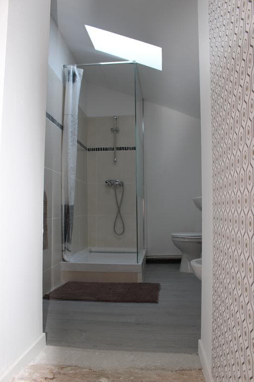 Salle-d-eau-chambre-Chateau-La-Loge-VILLEMATIER