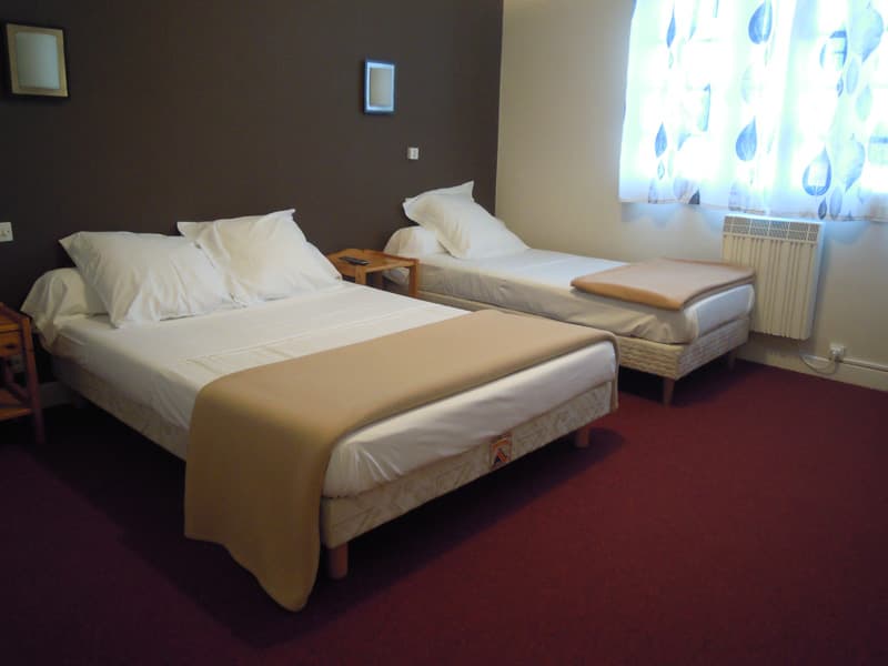 chambre-3-presonnes-hotel-sLabarthe-inardcuulong