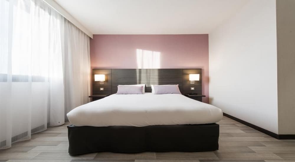 chambre eurocentre CASTELNAU