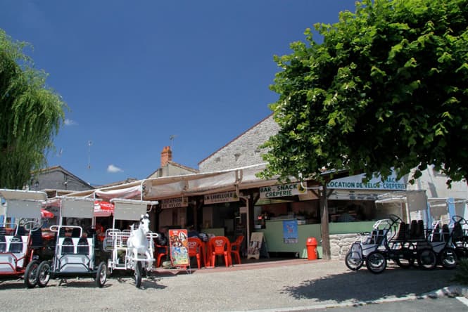 Le bar-snack-crêperie "La Libellule" à Coulon