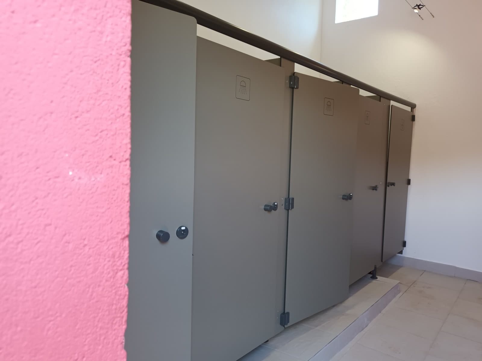 Douches sanitaires camping les Vailhés