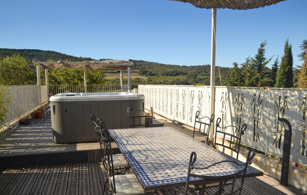 Maison Mirava-Détail Espace Terrasse_Coin repas