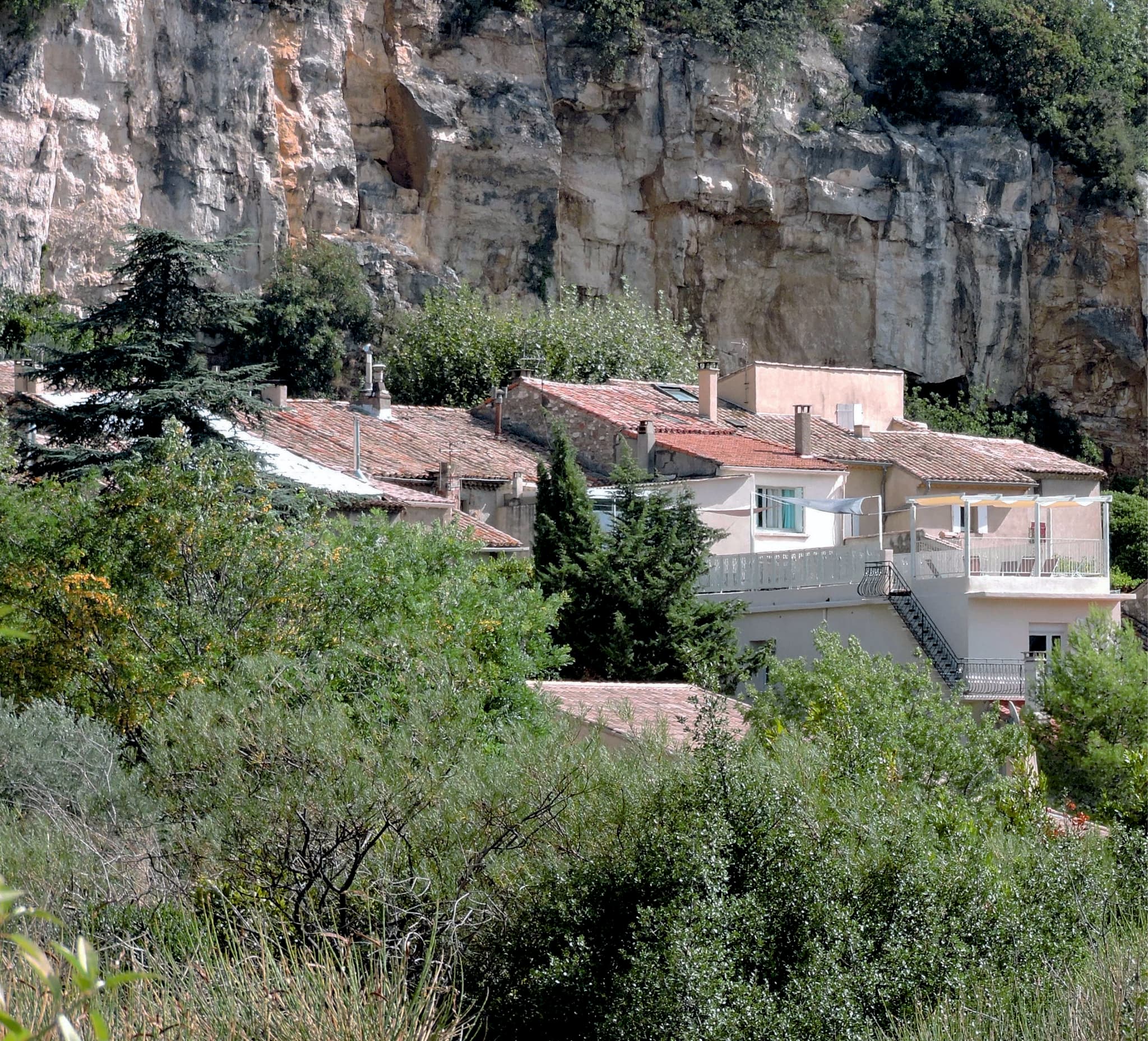 Maison Mirava-La maison vue eloignée
