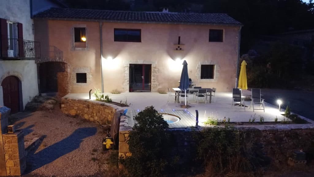 photo-gîte-de-nuit-avant cloture terrasse