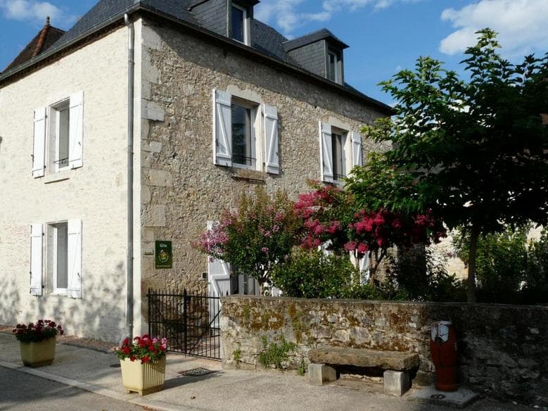 Nardo Chez Yvette-Saint Sozy-Extérieur côté place