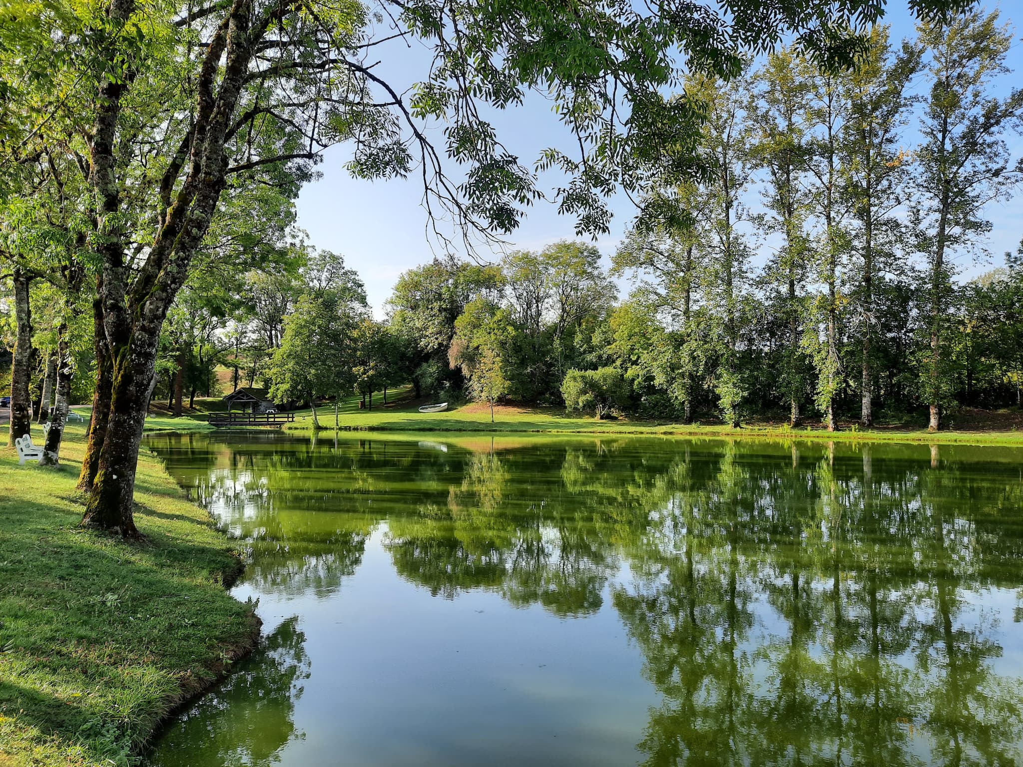Espace de détente et de pique nique au Lac de Boutanes