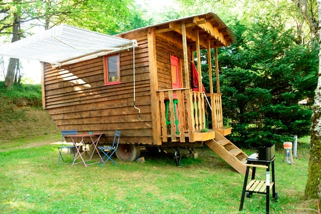 Camping le Castagnol_Sousceyrac_Roulotte