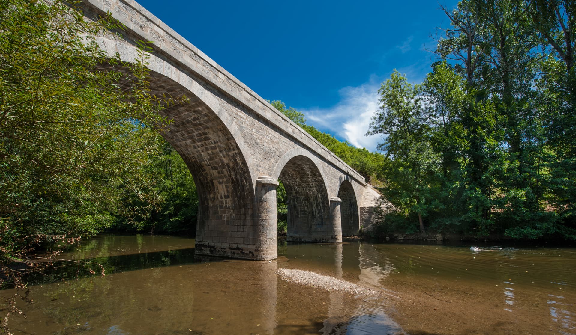 Baignade à Brengues dans la rivière Célé
