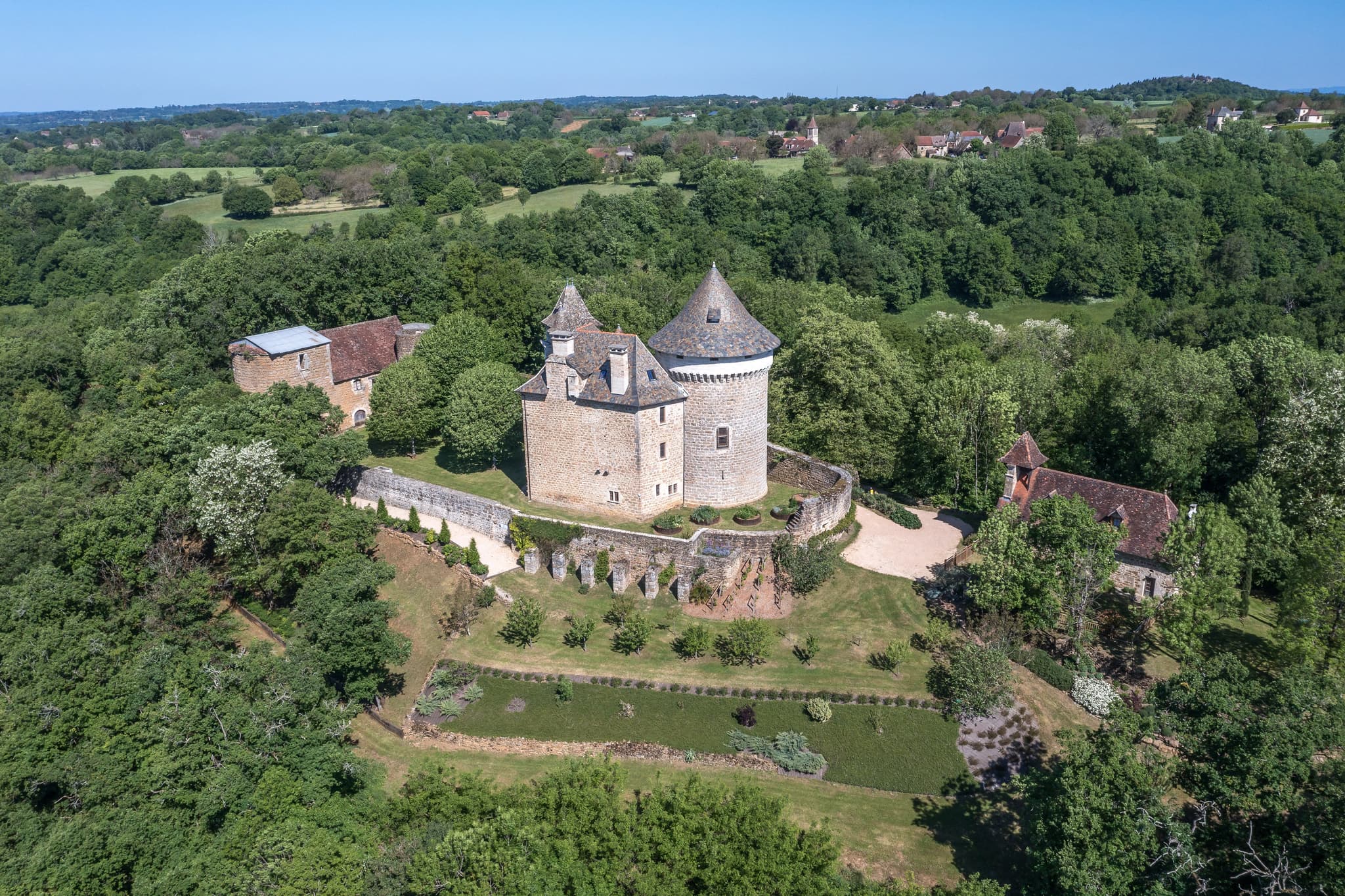 Vue aérienne du Château de Saignes