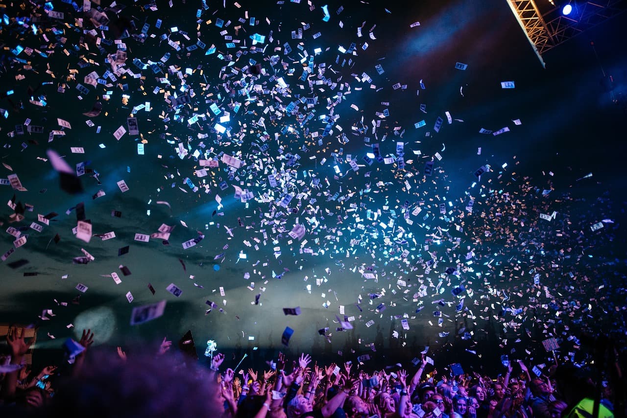 Fête musique - confettis - concert