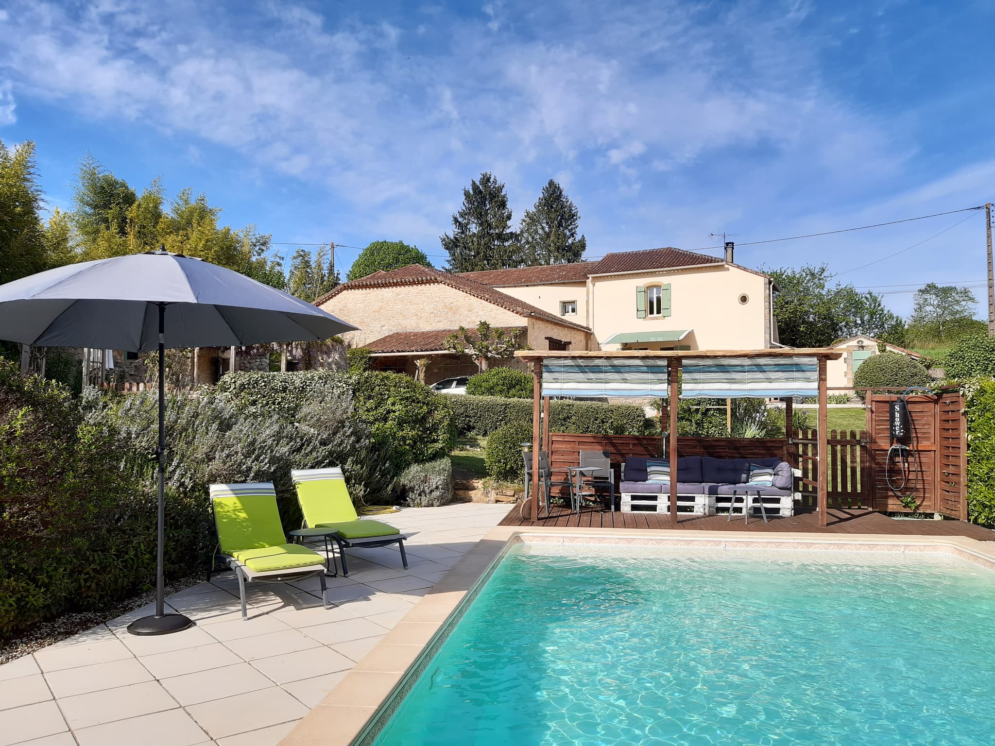 Piscine et jardin