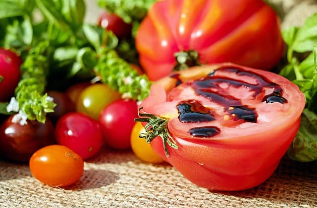 tomatoes-1587130_640