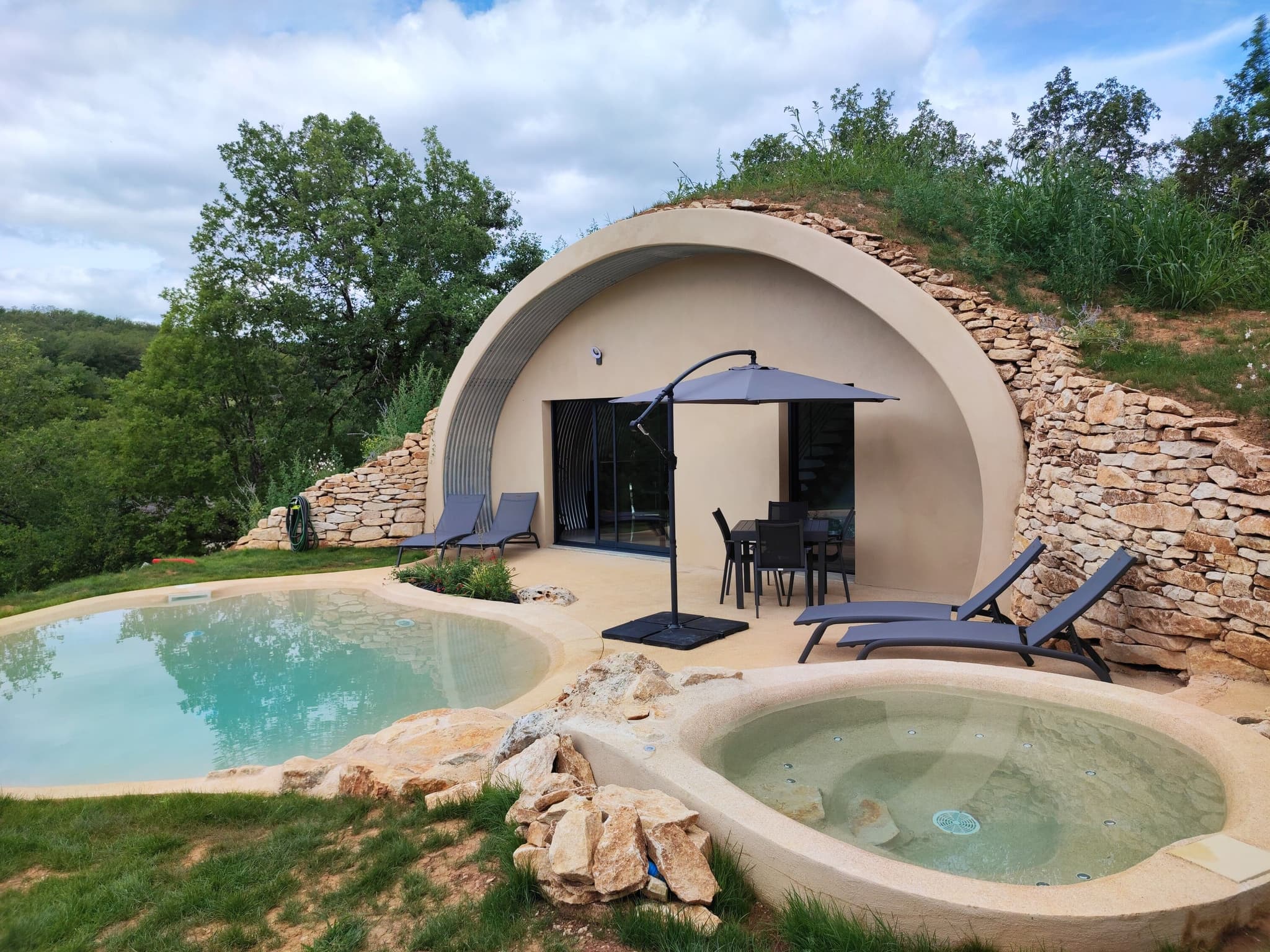 viprefuge.com-insolite-lot-bassin-spa1 (1)