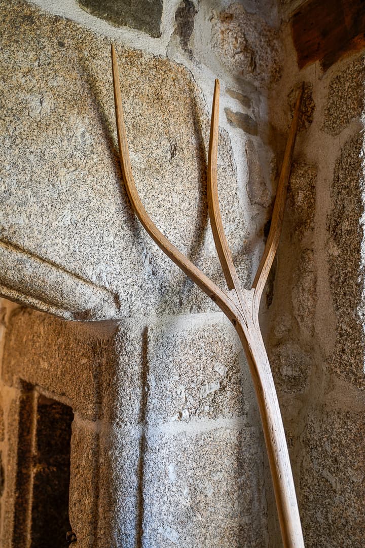 Fourche à foin en bois
