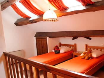 3-gite-5-Pers-Presbytere-Chambre-Mansarde-Les-hauts-de-st-privat-cevennes
