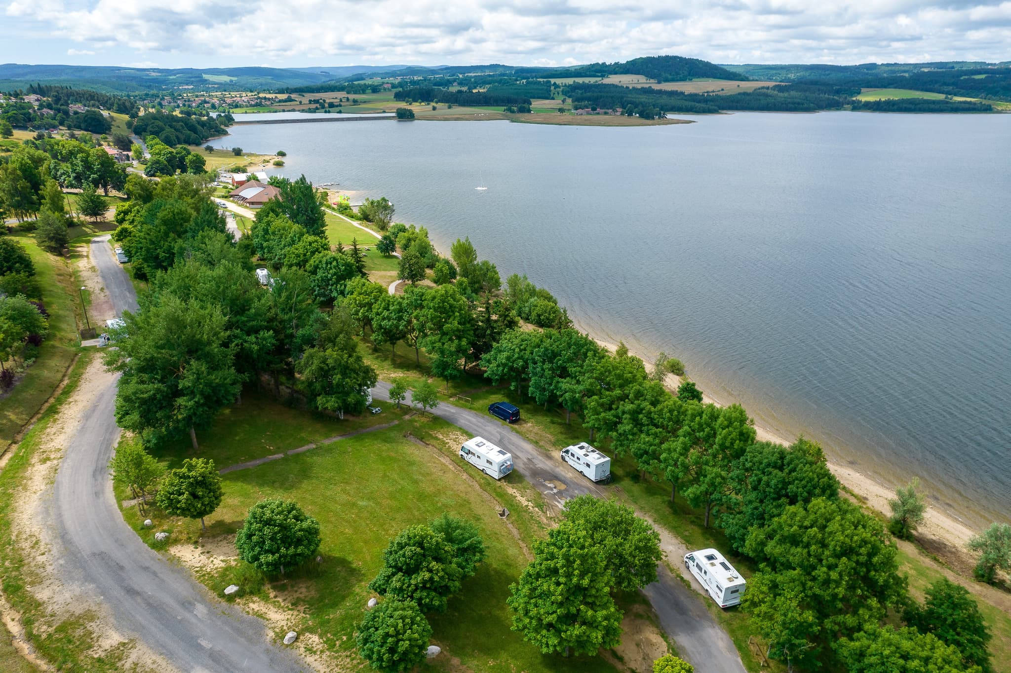 Aire CAMPING-CAR PARK de Langogne, Lac de Naussac
