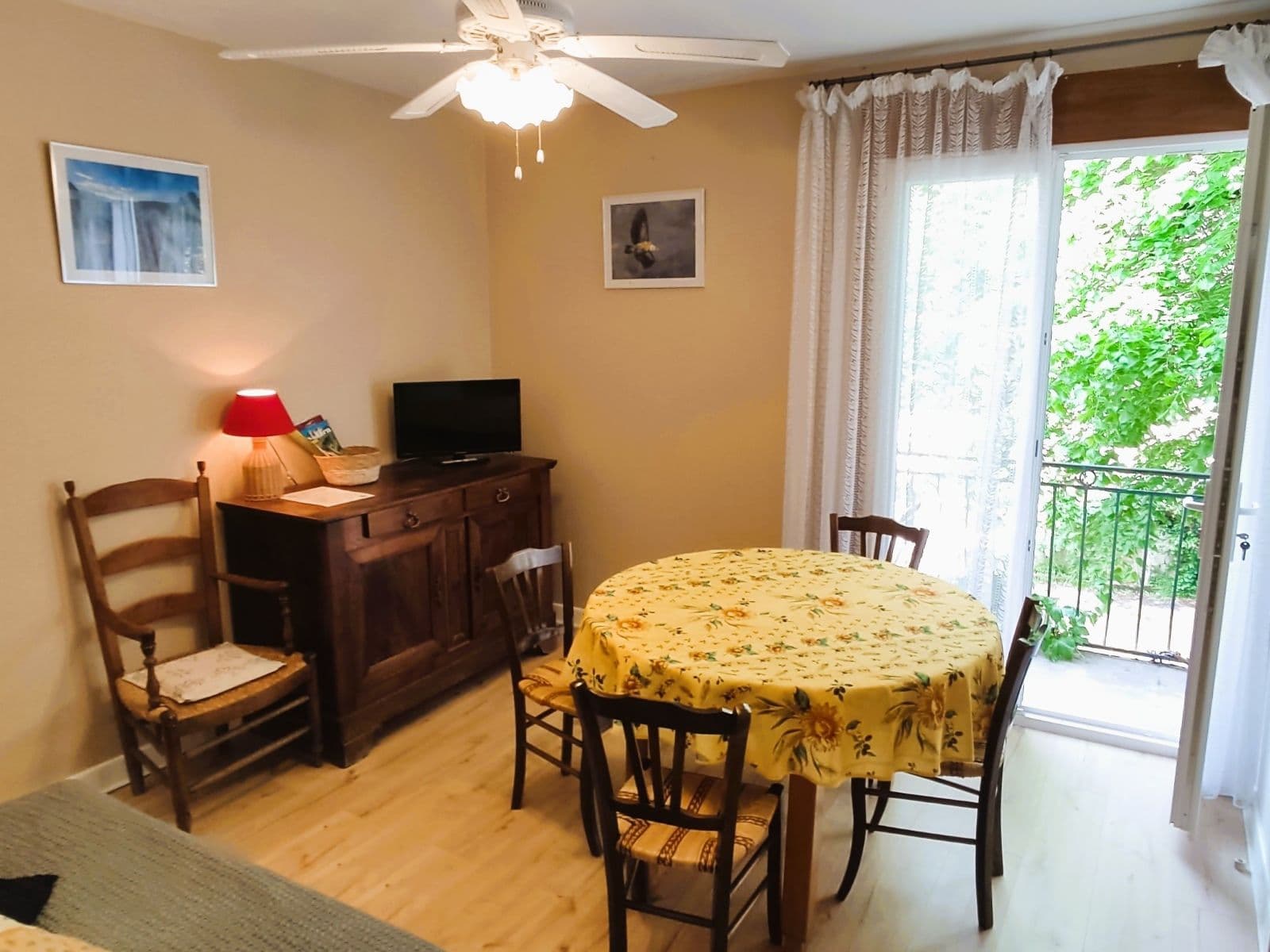 Maison Saury- Gîte le Balcon - pièce à vivre