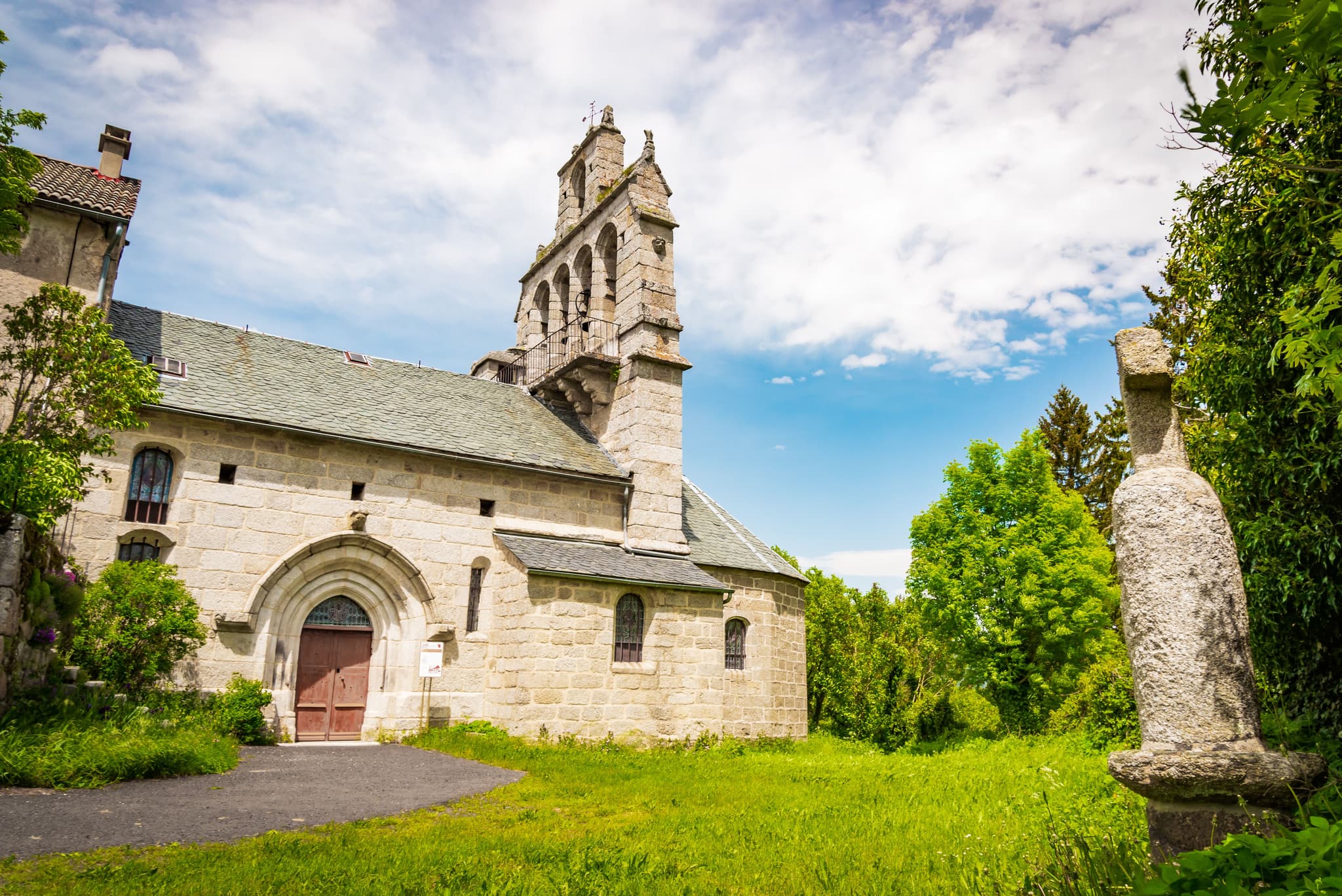 Église Saint-Julien de Blavignac