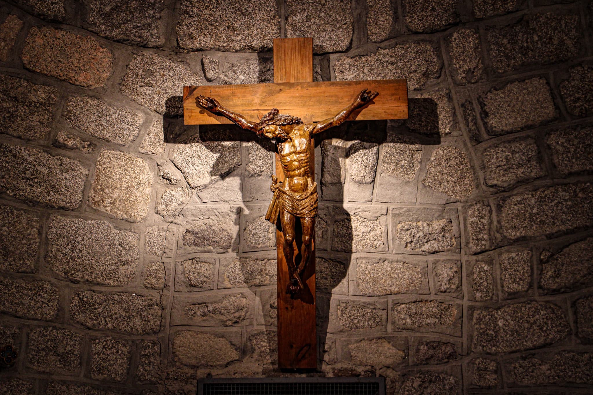 Christ en Croix - Église Prinsuéjols