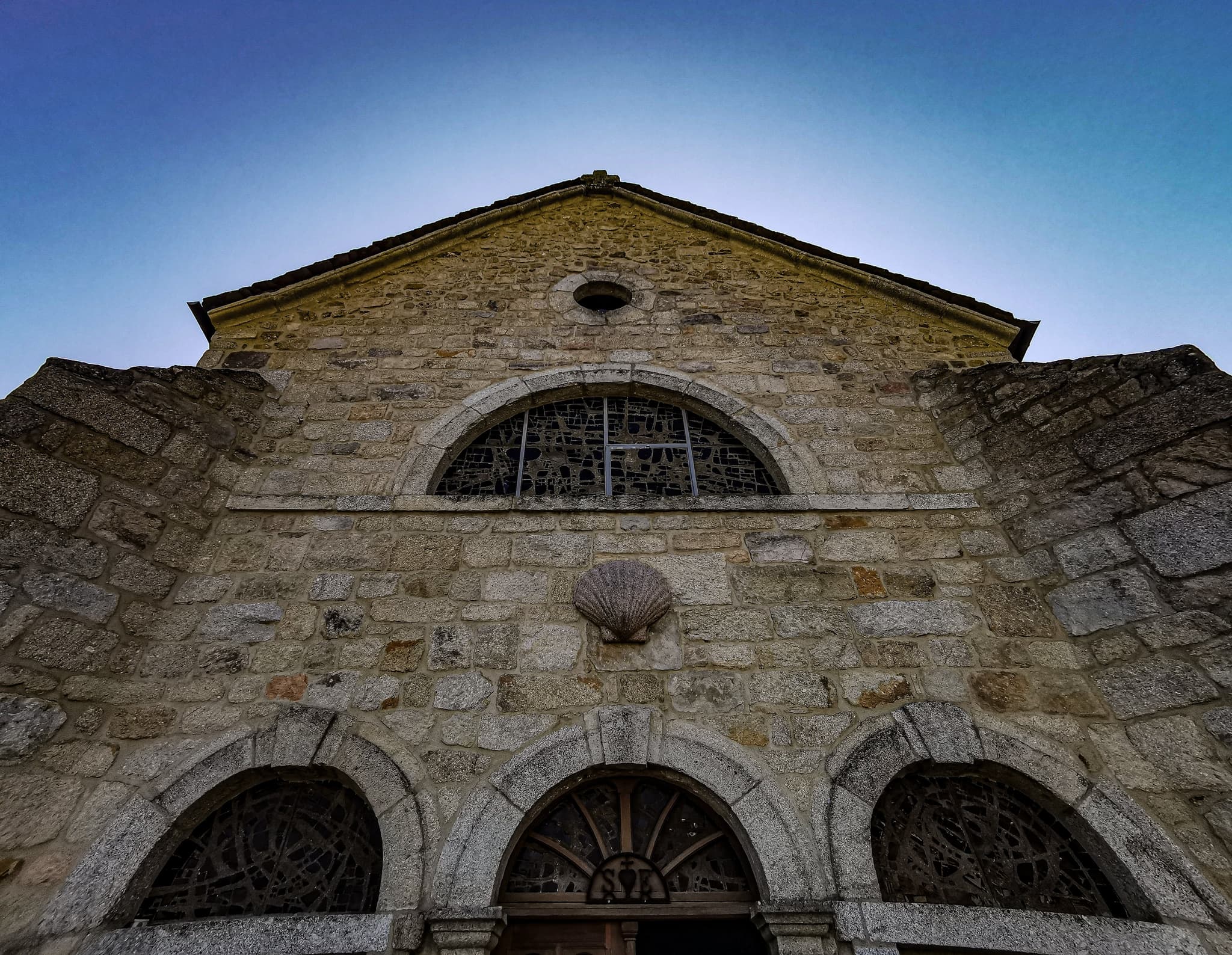 Église Aumont - vue façade ouest