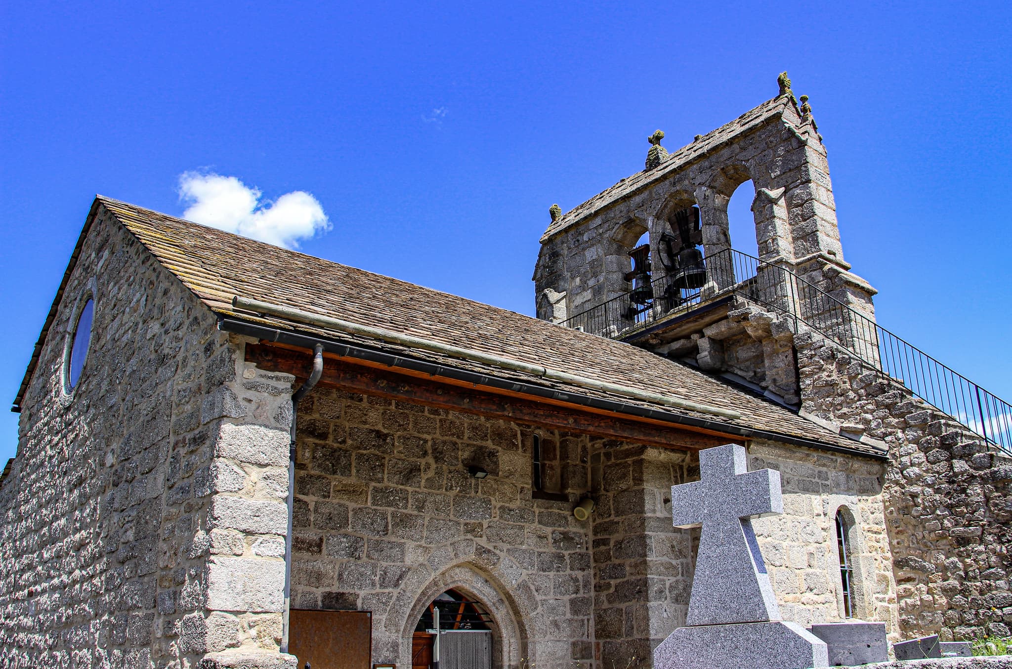 Église Fau de Peyre - vue générale extérieure