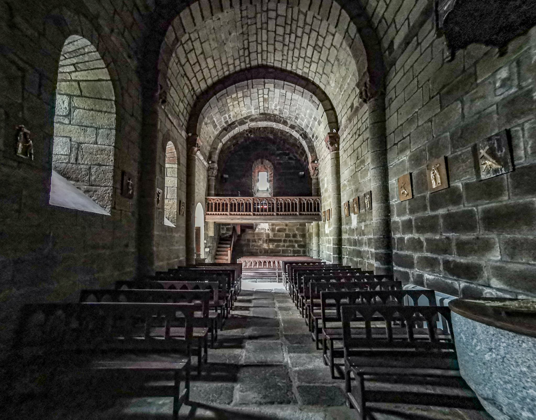 Église Recoules d'Aubrac - vue vaisseau central nef