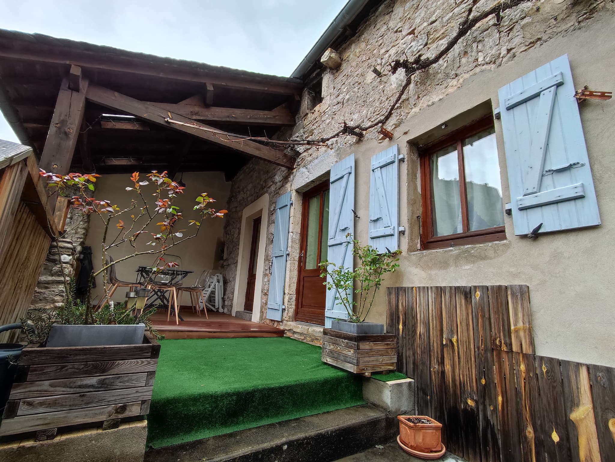 Barry - terrasse et façade