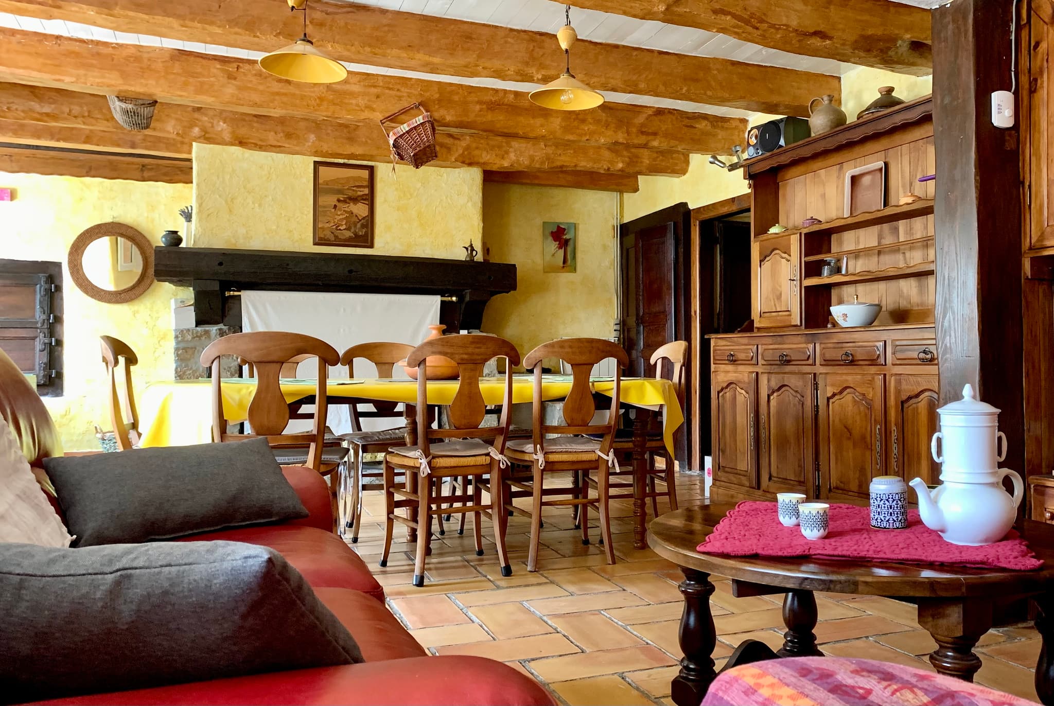 Sibylle-piece-partagee-repas-salon