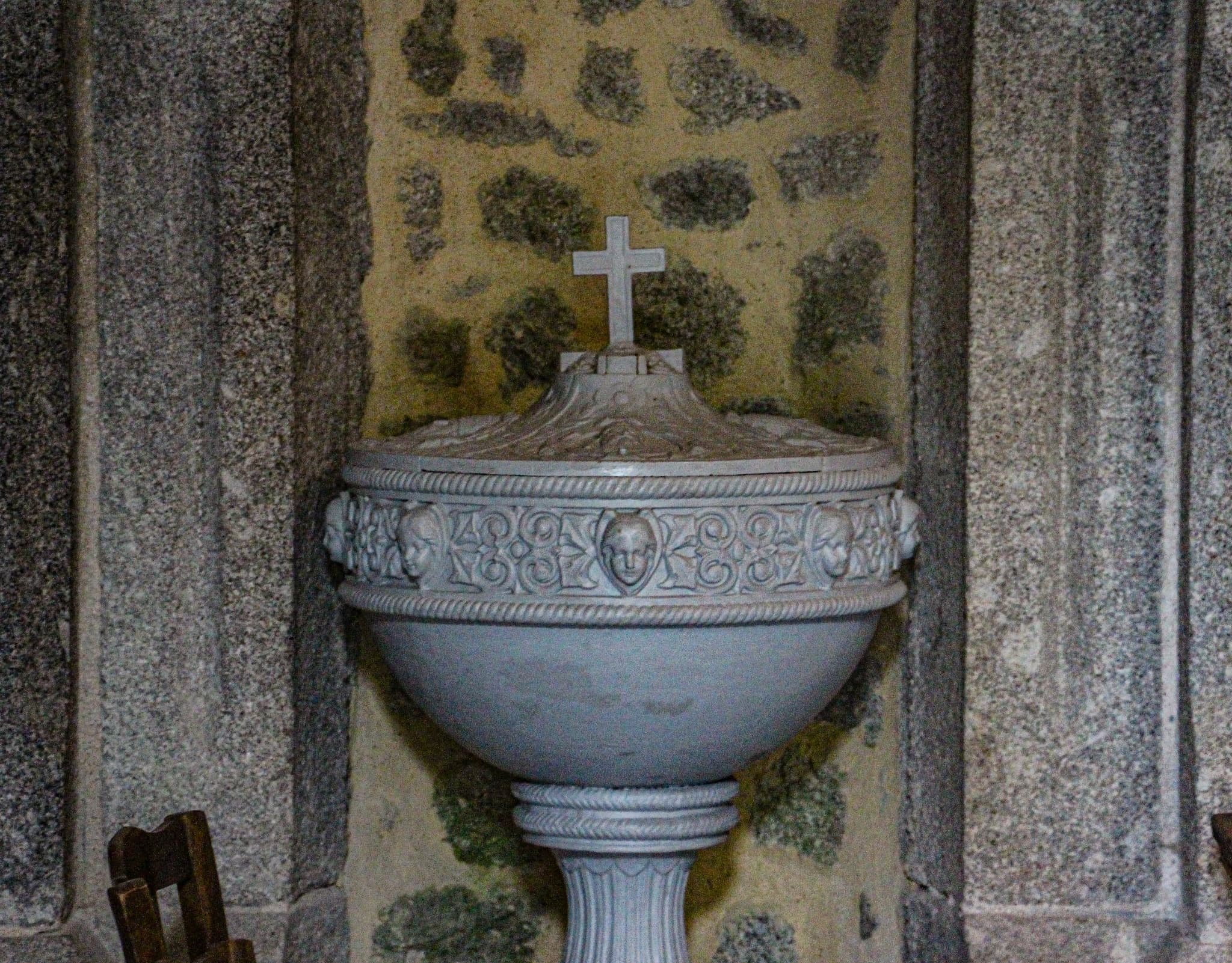 Font baptismal - Église Marchastel