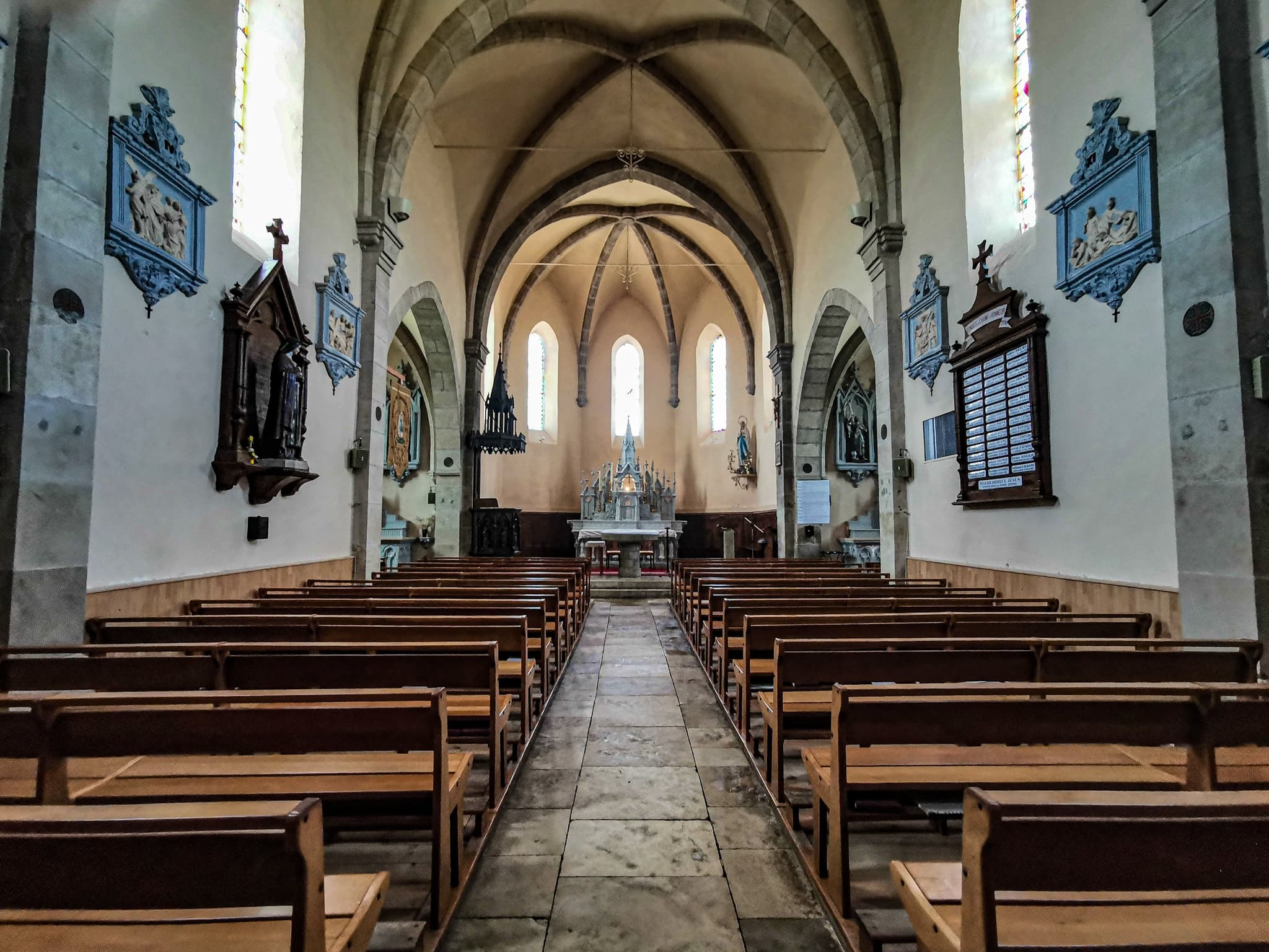 Vue générale nef - Église Chastel Nouvel
