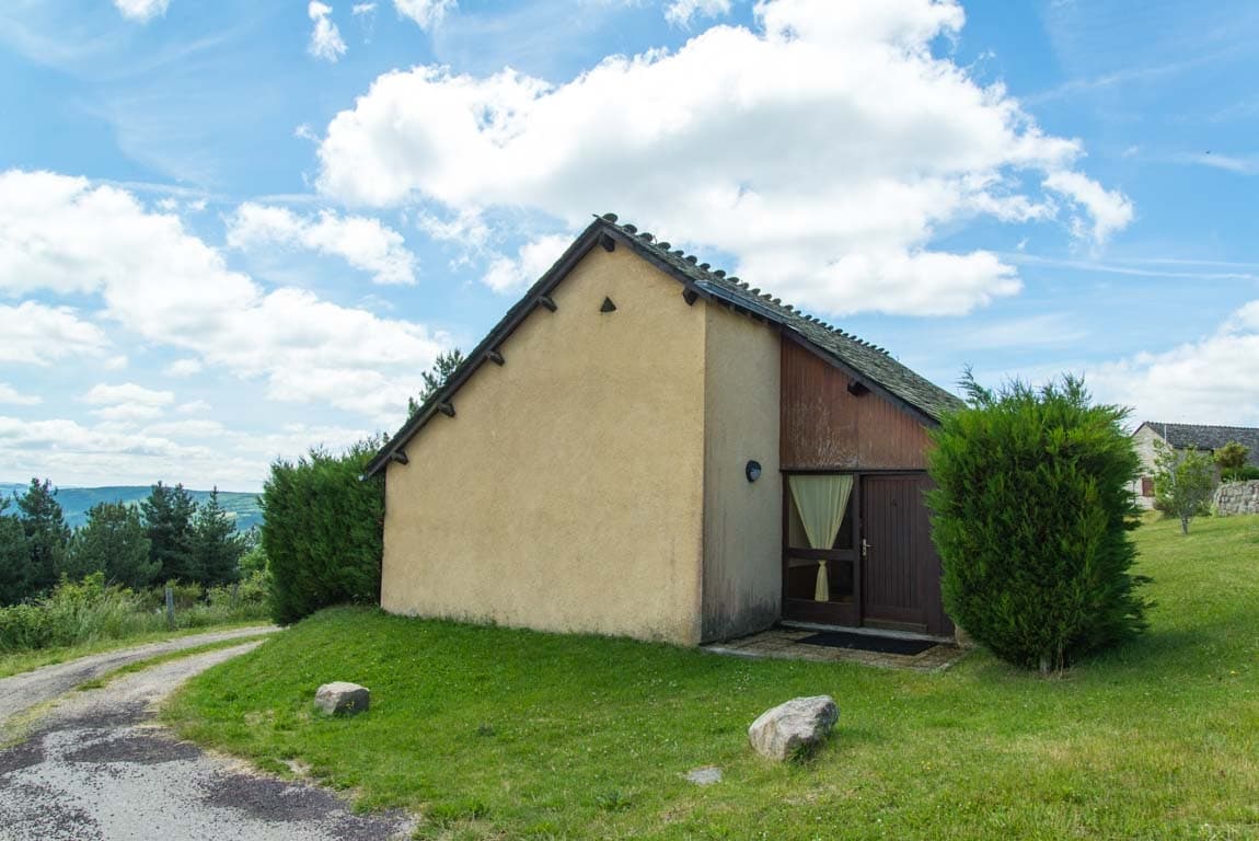 Gite 4 personnes - villages vacances de sainte-lucie - lozere - parc des loups (1)