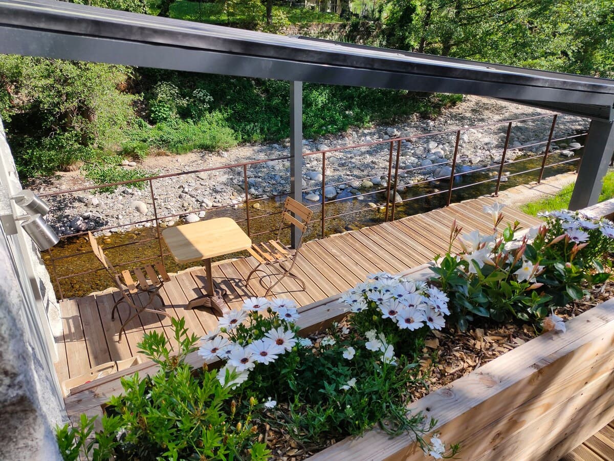6 La terrasse et sa pergola.