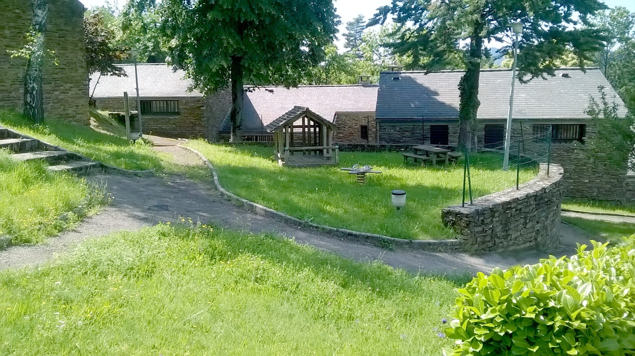Jeu d'enfant aux Hauts de Saint Privat