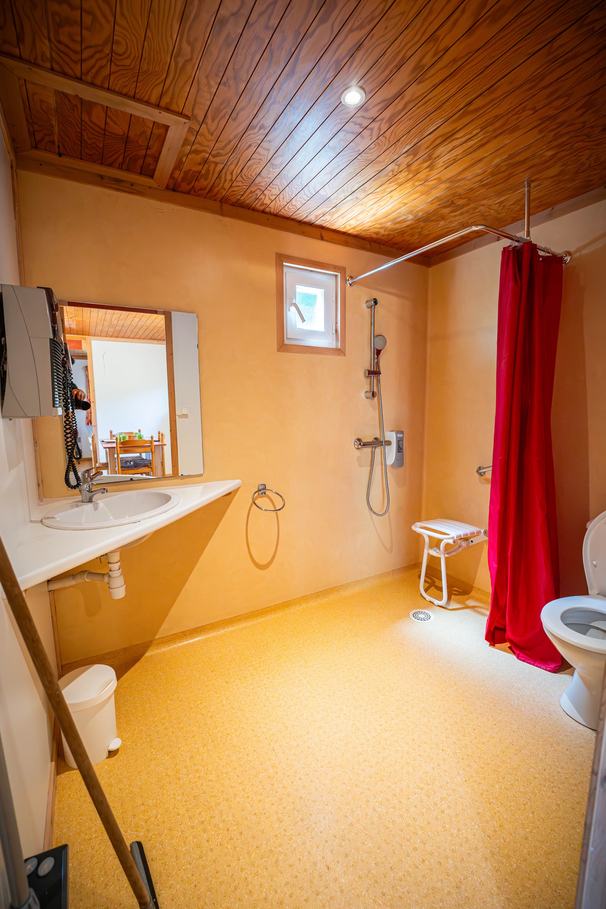Salle de bain chalet PMR