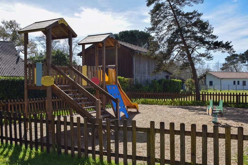 ©CLNT - SAINT JULIEN EN BORN - Aire de jeux (1)