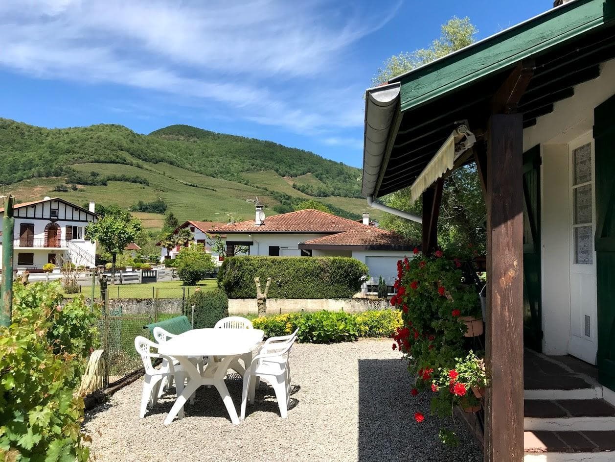-saint-jean-pied-de-port-lake-toki-pyrenees-pays-basque--ref--G1312071