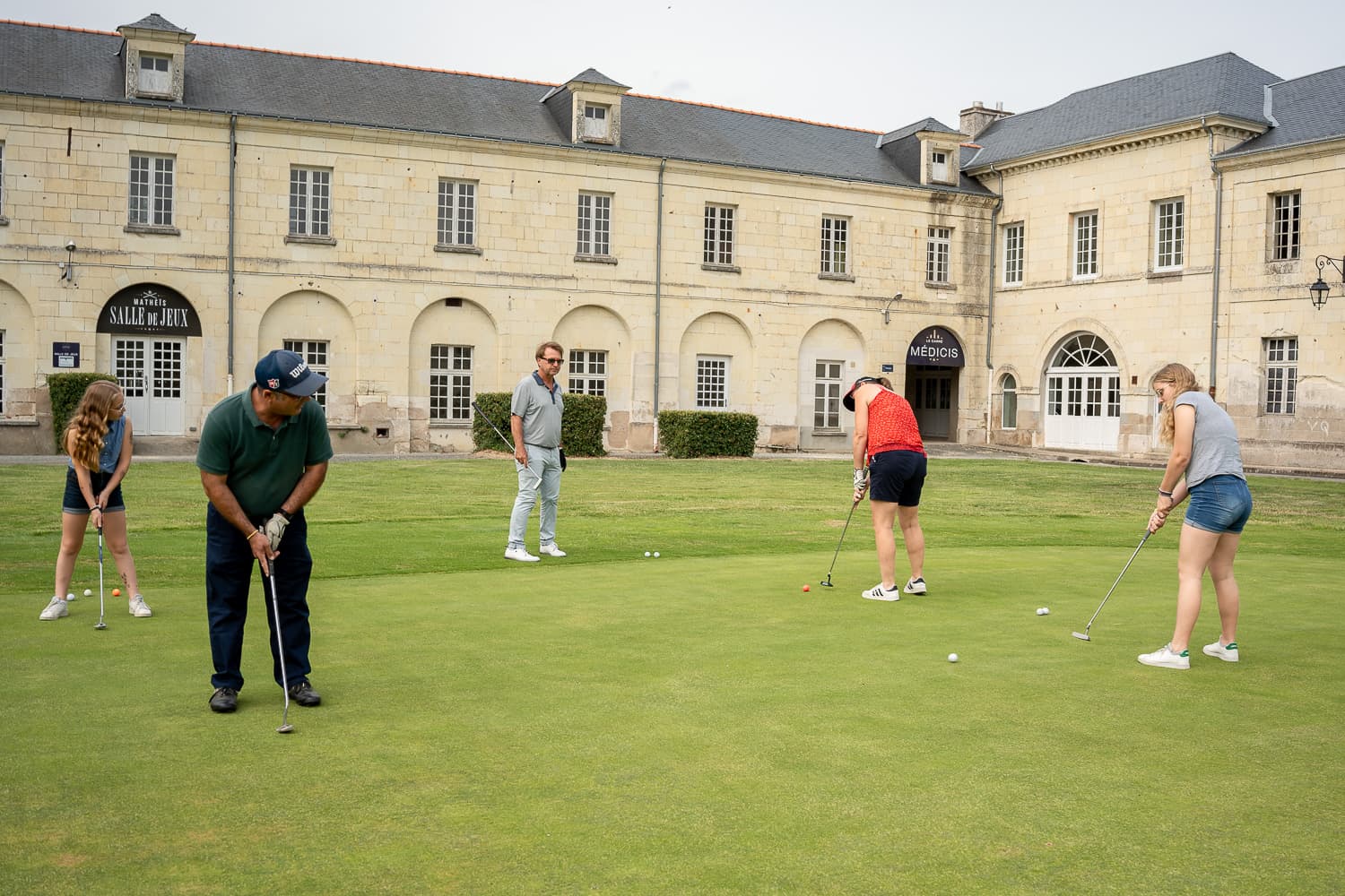 04 - Golf en famille - Roiffé WEB - Expériences Famille 2023 ©Amélie.R-photographies-Pomme Verte